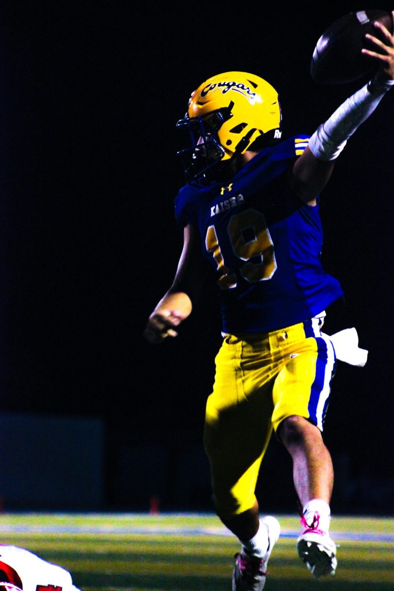 Number 19, Jesse Shinagawa making a catch in the endzone